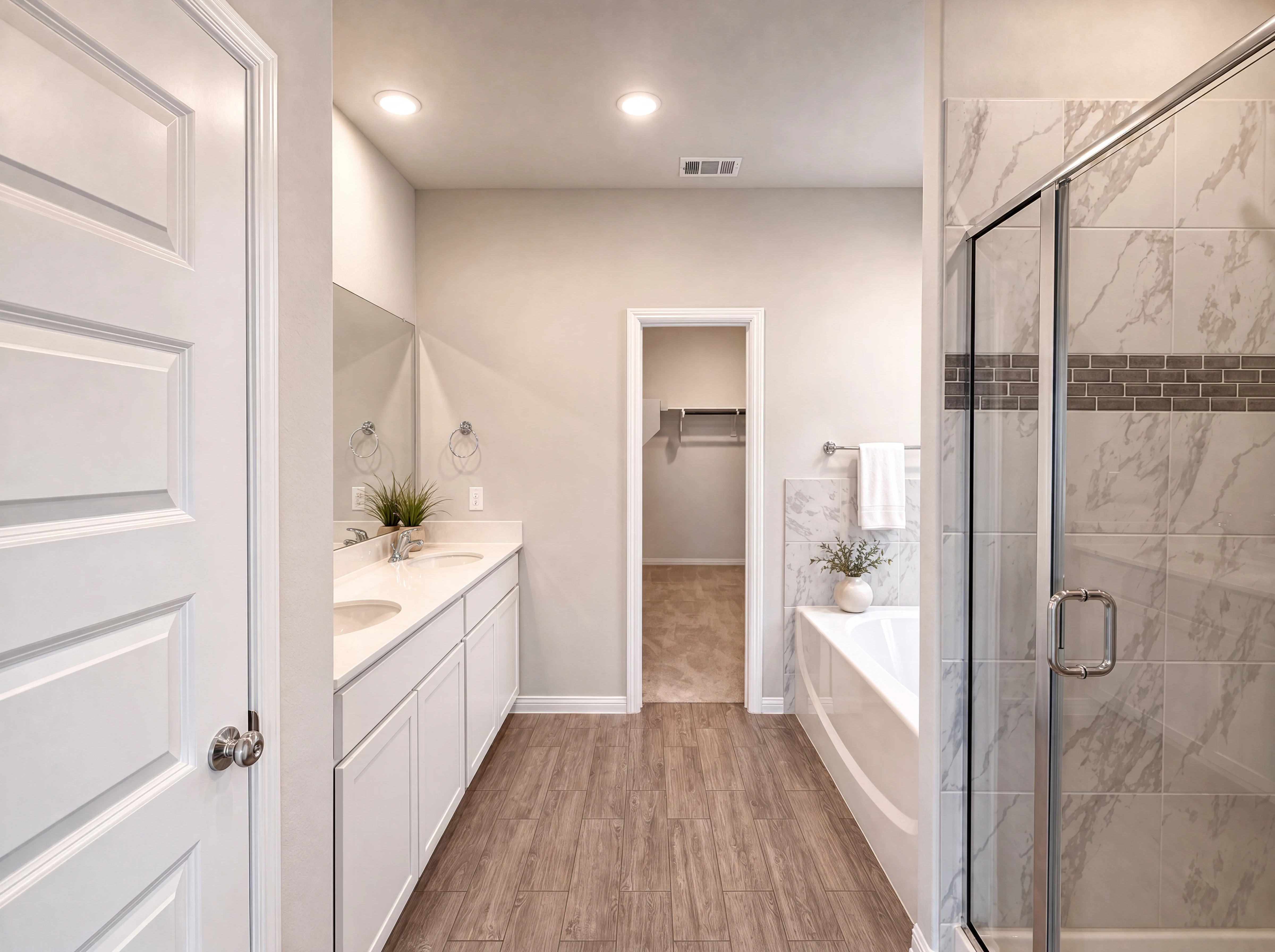 Primary bath with dual sinks and garden tub